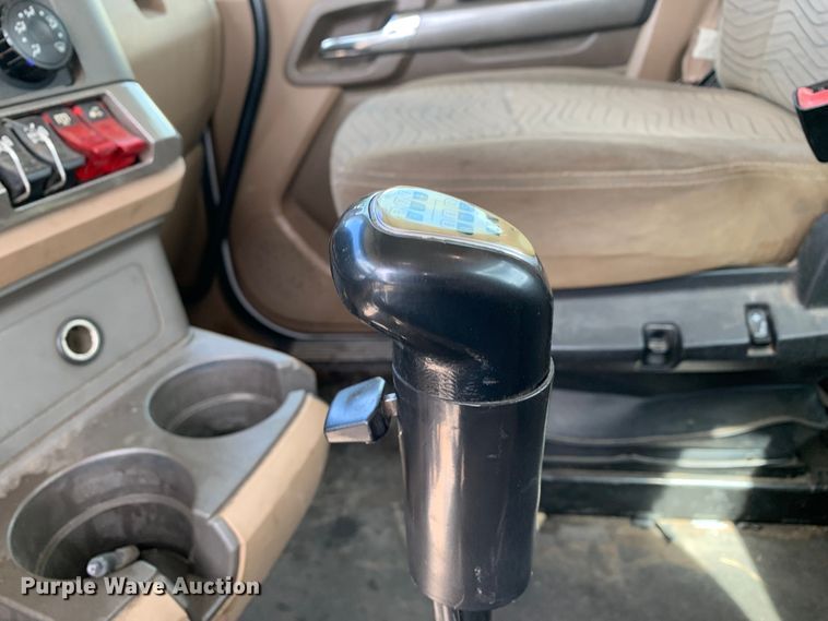 image for item DM7780 2015 Kenworth T880 semi truck