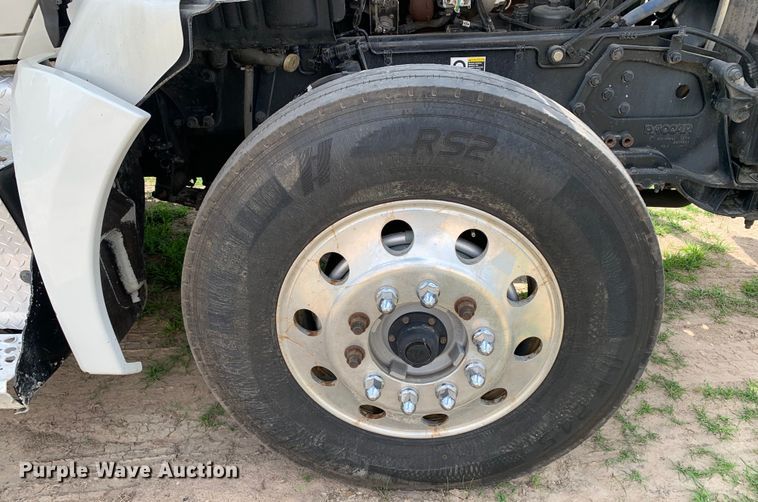 image for item DM7780 2015 Kenworth T880 semi truck