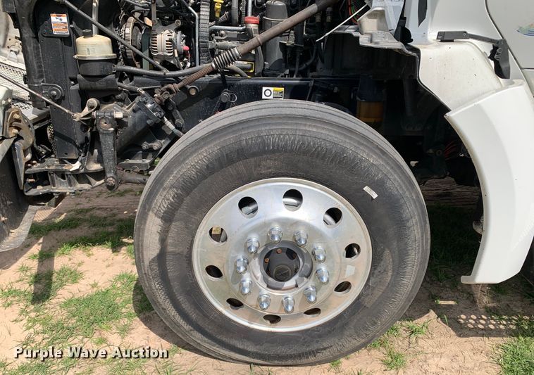 image for item DM7780 2015 Kenworth T880 semi truck