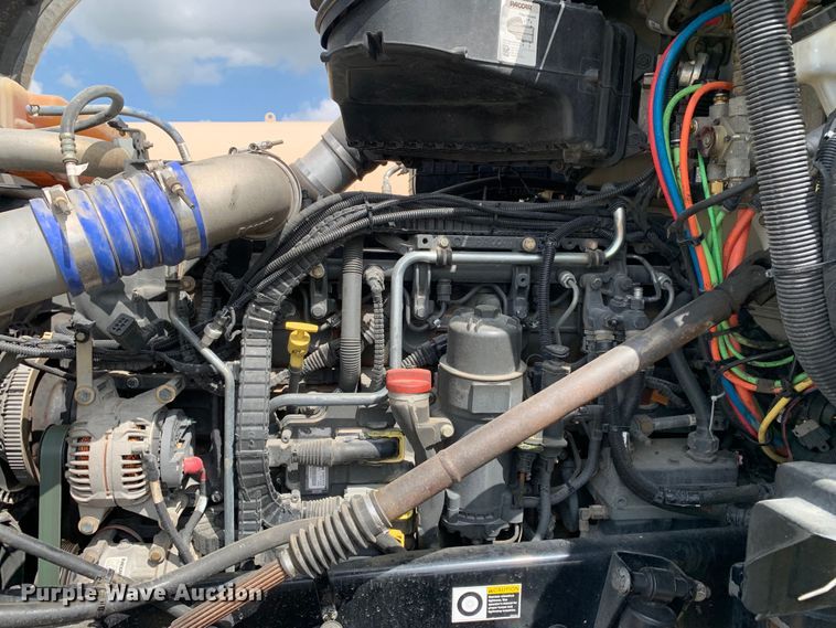 image for item DM7780 2015 Kenworth T880 semi truck