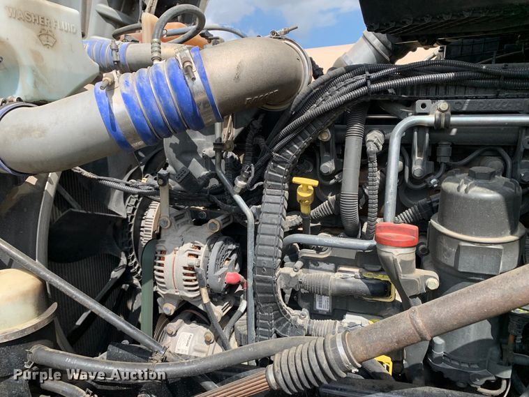 image for item DM7780 2015 Kenworth T880 semi truck