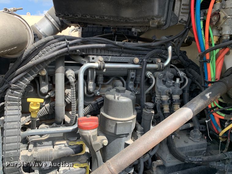 image for item DM7780 2015 Kenworth T880 semi truck