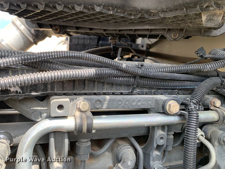 image for item DM7780 2015 Kenworth T880 semi truck