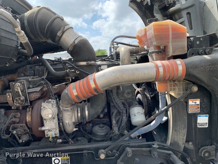 image for item DM7780 2015 Kenworth T880 semi truck