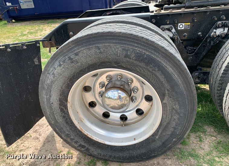 image for item DM7780 2015 Kenworth T880 semi truck