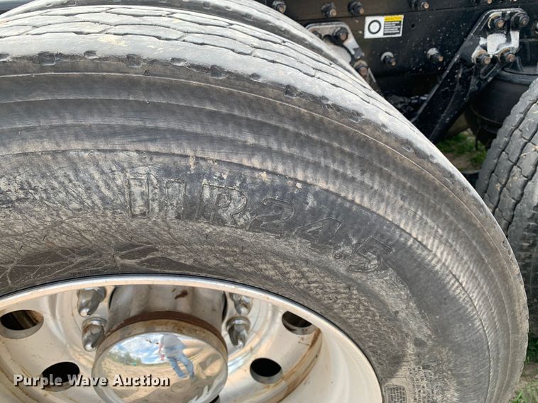 image for item DM7780 2015 Kenworth T880 semi truck