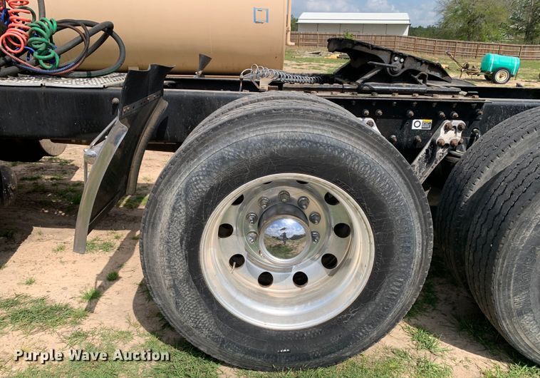 image for item DM7780 2015 Kenworth T880 semi truck