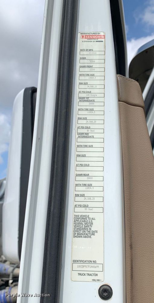 image for item DM7780 2015 Kenworth T880 semi truck