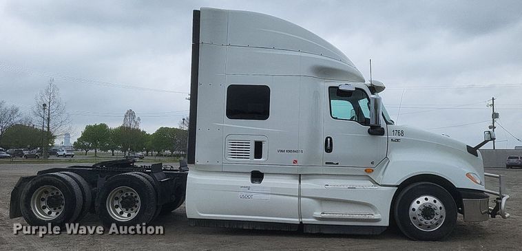 image for item DO4878 2019 International  LT625 semi truck