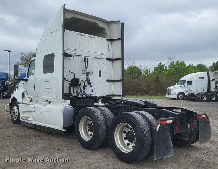 image for item DO4878 2019 International  LT625 semi truck