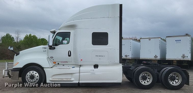 image for item DO4878 2019 International  LT625 semi truck
