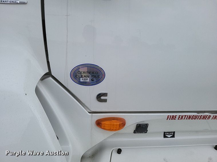 image for item DO4878 2019 International  LT625 semi truck