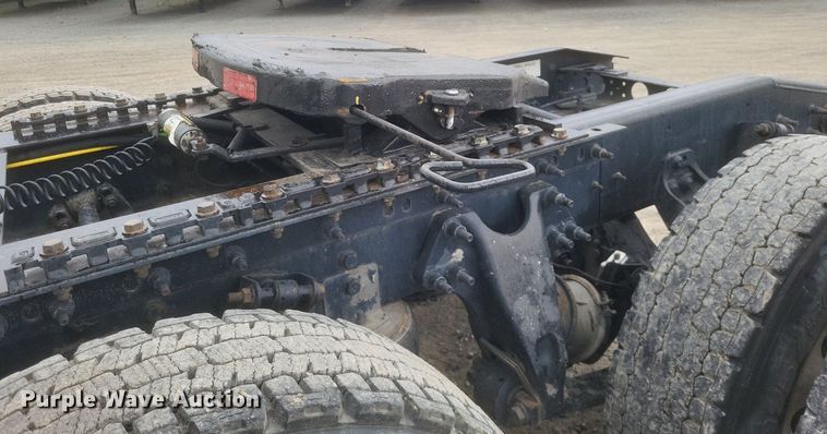 image for item DO4878 2019 International  LT625 semi truck