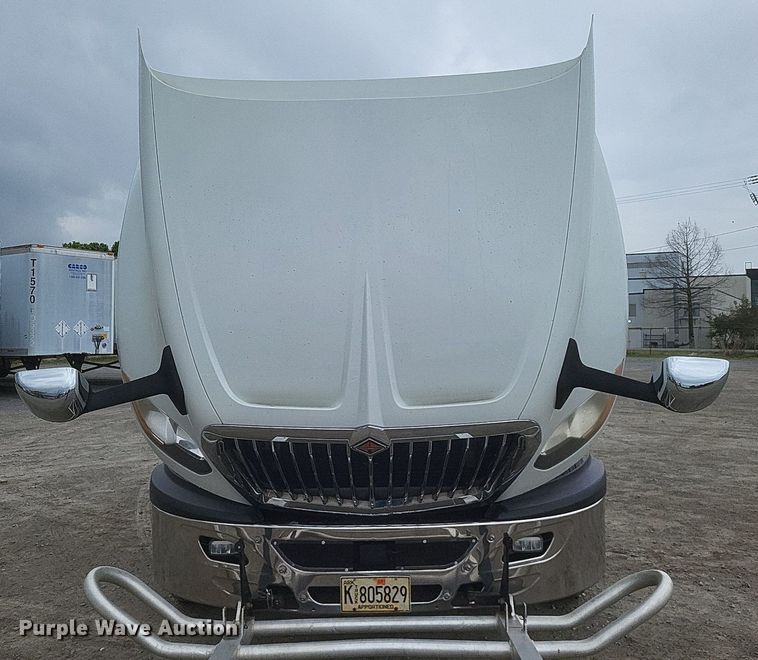 image for item DO4878 2019 International  LT625 semi truck