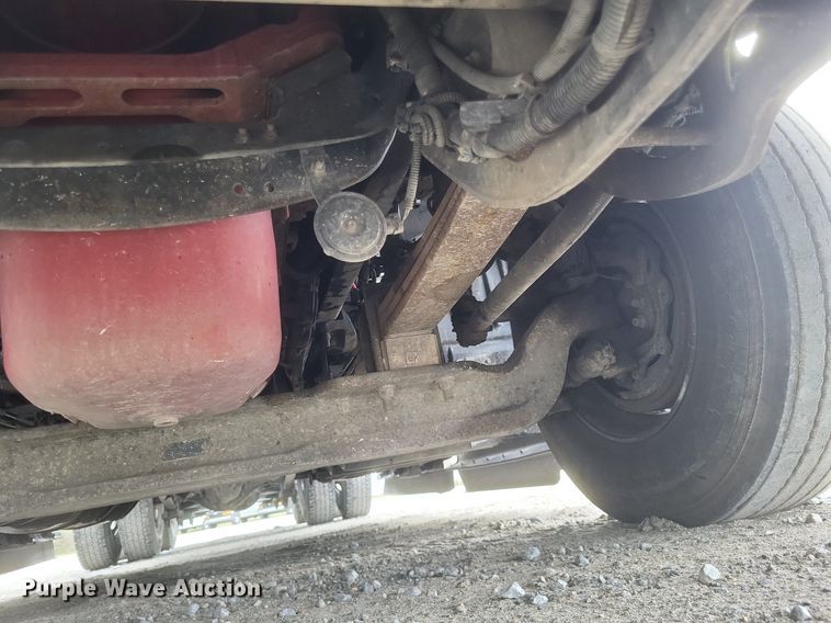 image for item DO4878 2019 International  LT625 semi truck