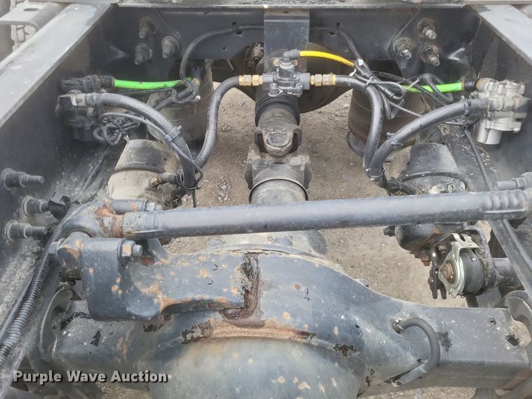 image for item DO4878 2019 International  LT625 semi truck