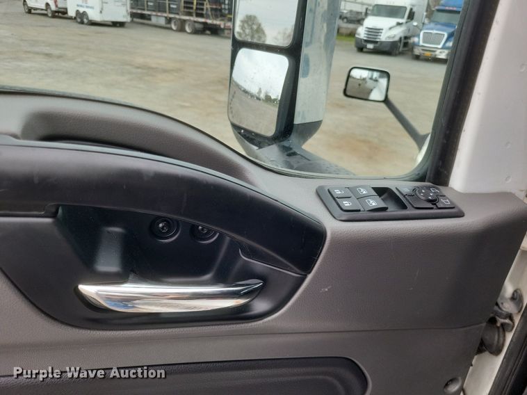 image for item DO4878 2019 International  LT625 semi truck