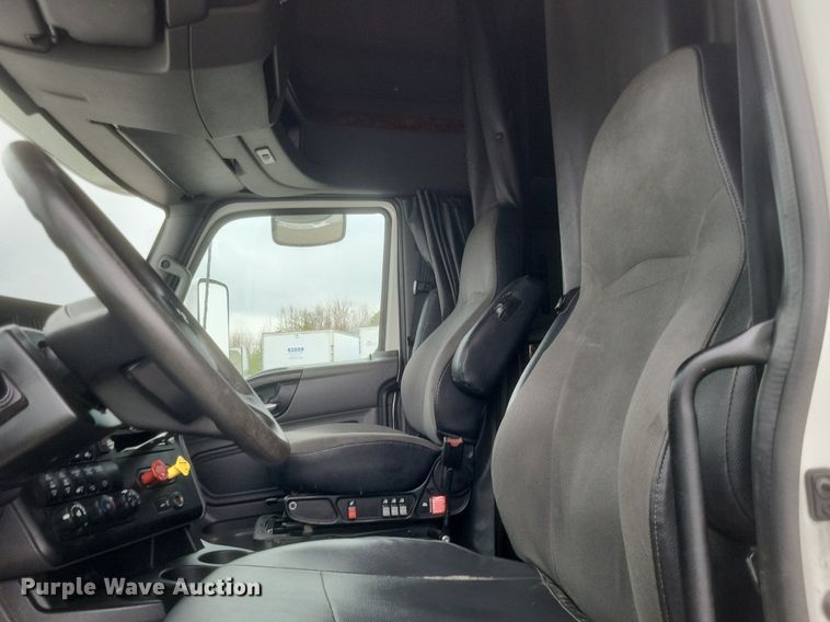 image for item DO4878 2019 International  LT625 semi truck