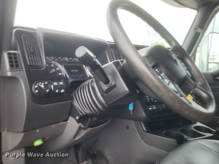 image for item DO4878 2019 International  LT625 semi truck