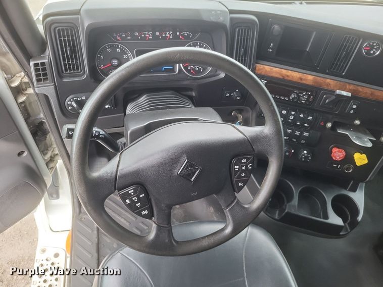 image for item DO4878 2019 International  LT625 semi truck