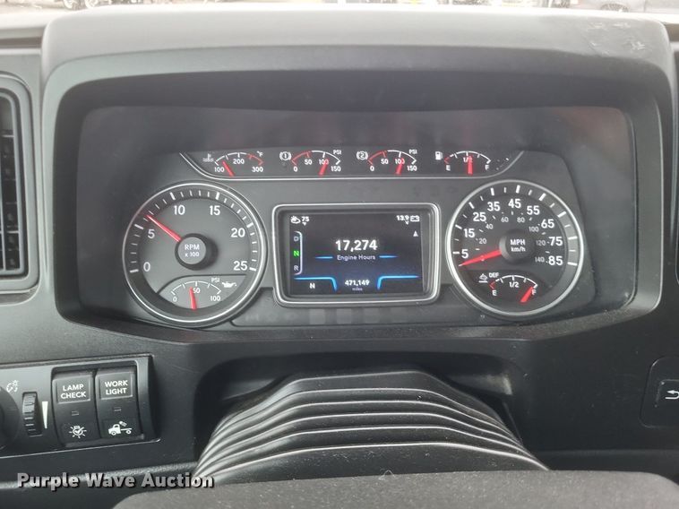 image for item DO4878 2019 International  LT625 semi truck