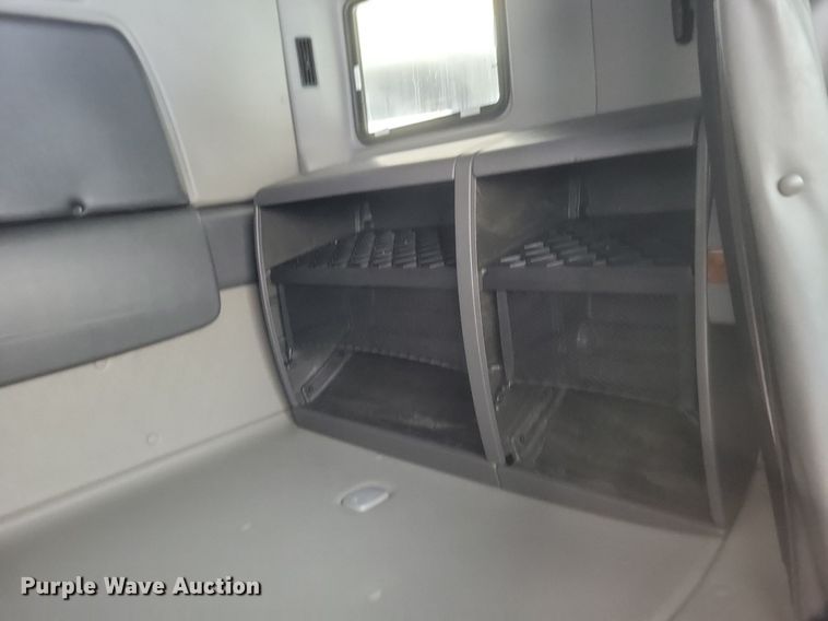 image for item DO4878 2019 International  LT625 semi truck