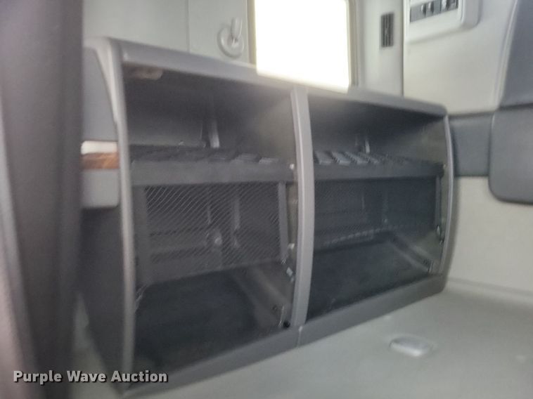 image for item DO4878 2019 International  LT625 semi truck