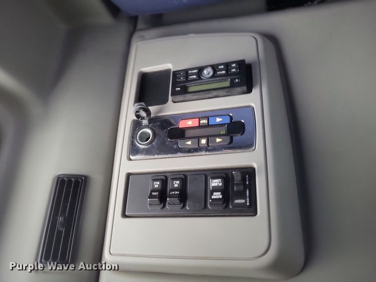 image for item DO4878 2019 International  LT625 semi truck