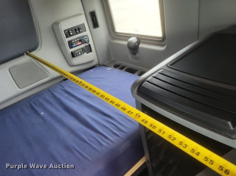 image for item DO4878 2019 International  LT625 semi truck