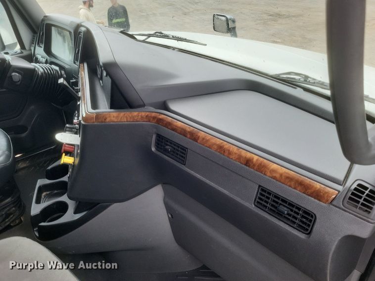 image for item DO4878 2019 International  LT625 semi truck