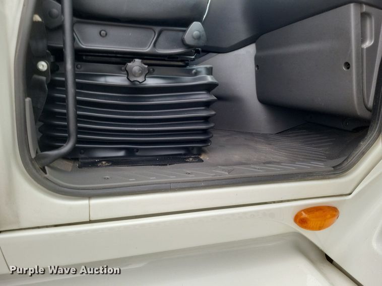 image for item DO4878 2019 International  LT625 semi truck