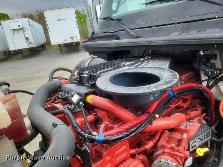 image for item DO4878 2019 International  LT625 semi truck