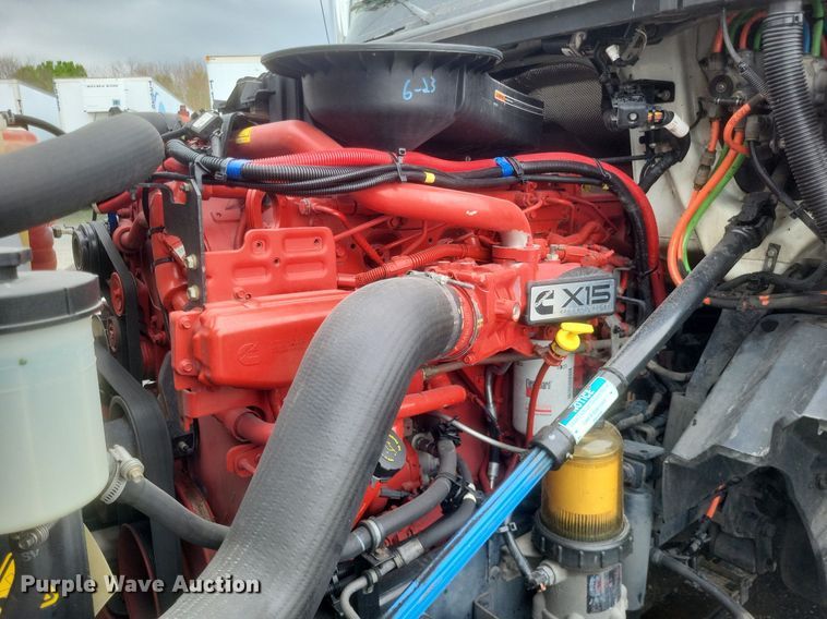 image for item DO4878 2019 International  LT625 semi truck