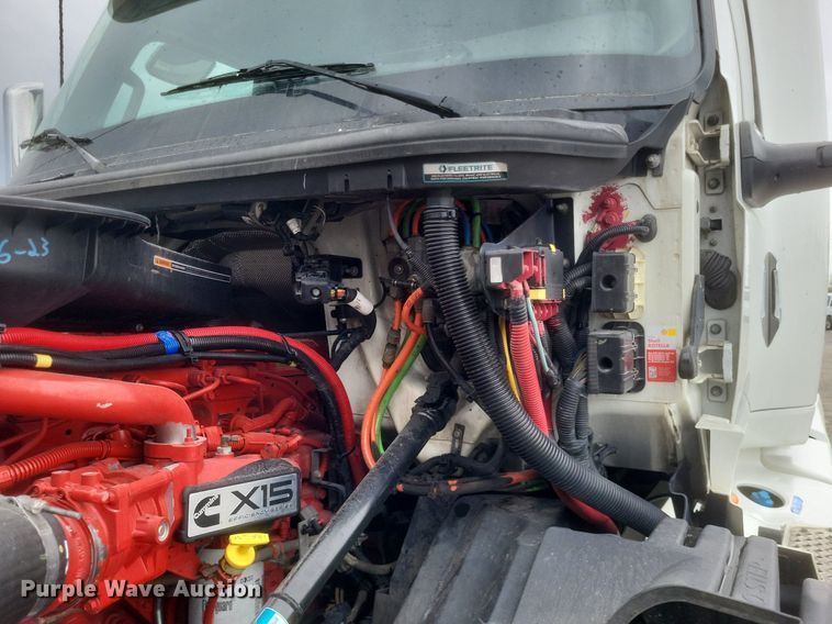 image for item DO4878 2019 International  LT625 semi truck