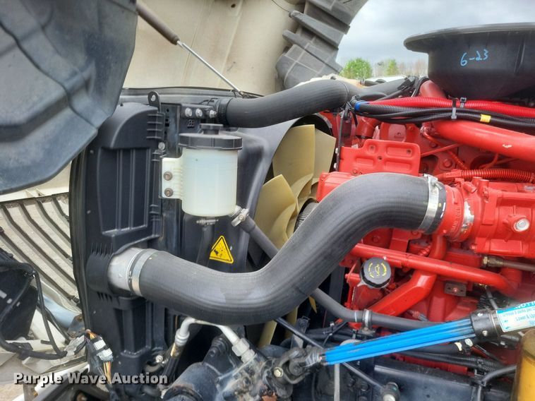 image for item DO4878 2019 International  LT625 semi truck