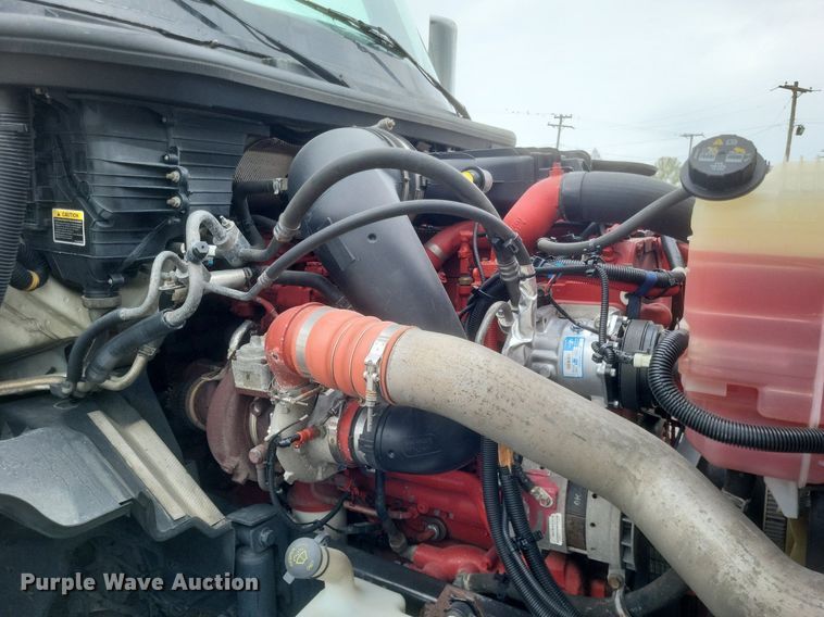 image for item DO4878 2019 International  LT625 semi truck