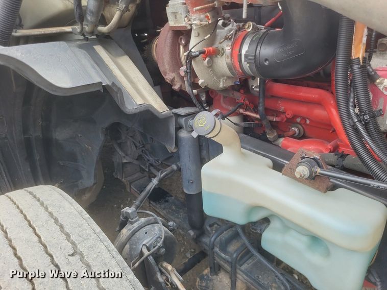 image for item DO4878 2019 International  LT625 semi truck