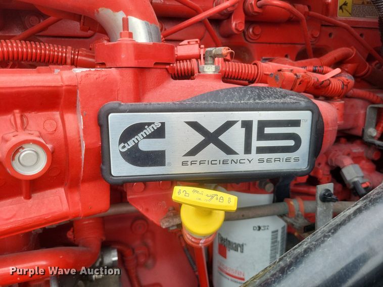 image for item DO4878 2019 International  LT625 semi truck