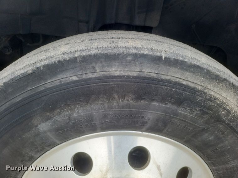 image for item DO4878 2019 International  LT625 semi truck