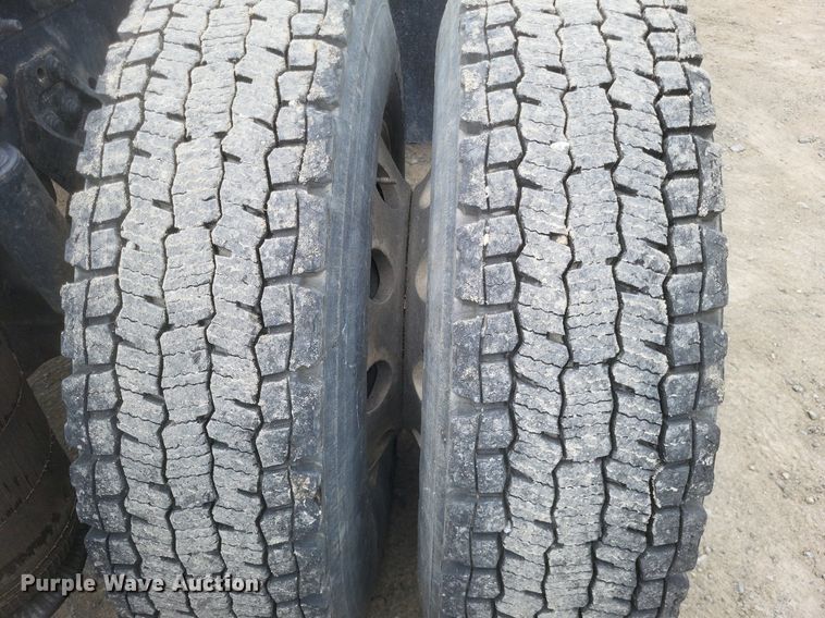 image for item DO4878 2019 International  LT625 semi truck