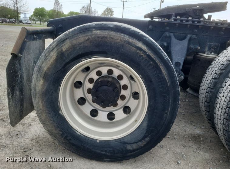 image for item DO4878 2019 International  LT625 semi truck