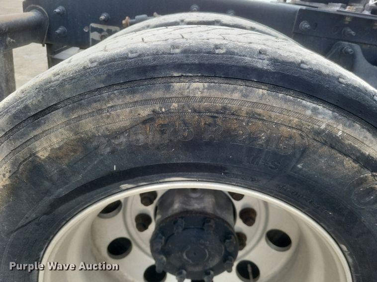 image for item DO4878 2019 International  LT625 semi truck