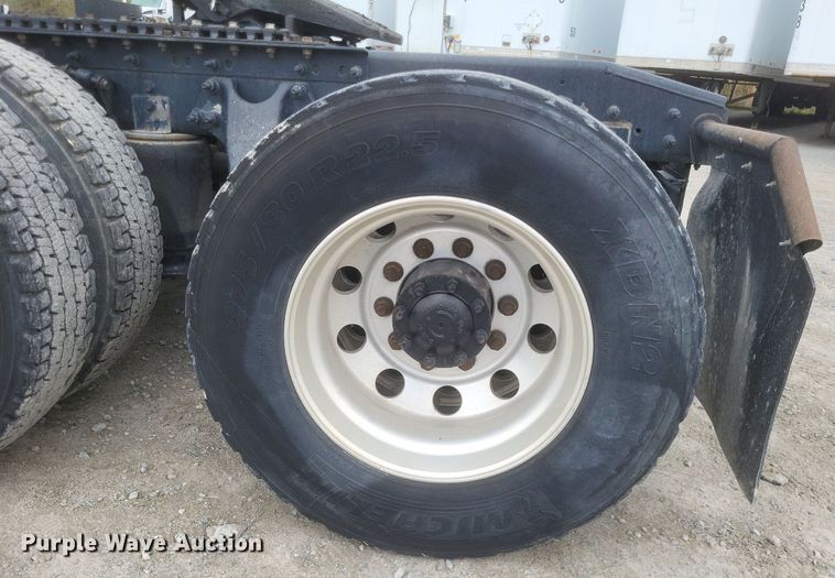 image for item DO4878 2019 International  LT625 semi truck