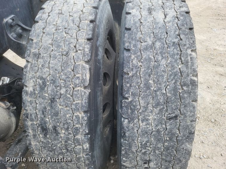 image for item DO4878 2019 International  LT625 semi truck