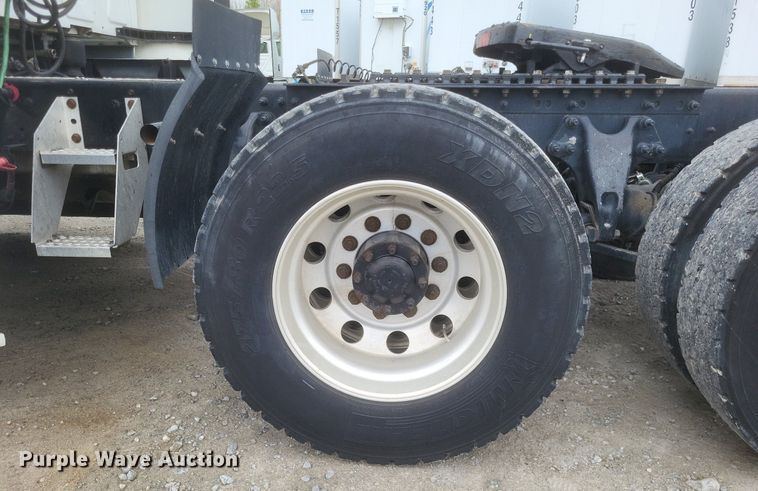 image for item DO4878 2019 International  LT625 semi truck