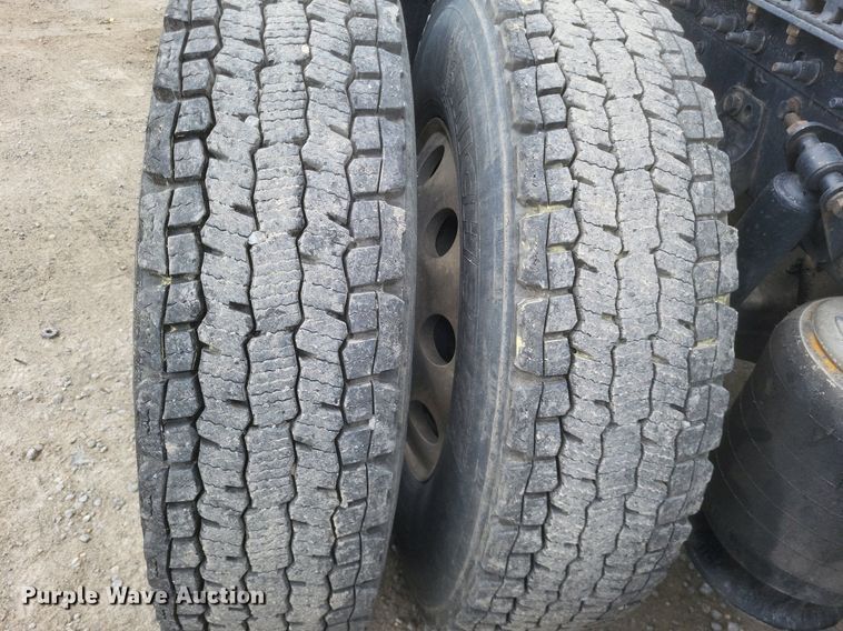 image for item DO4878 2019 International  LT625 semi truck