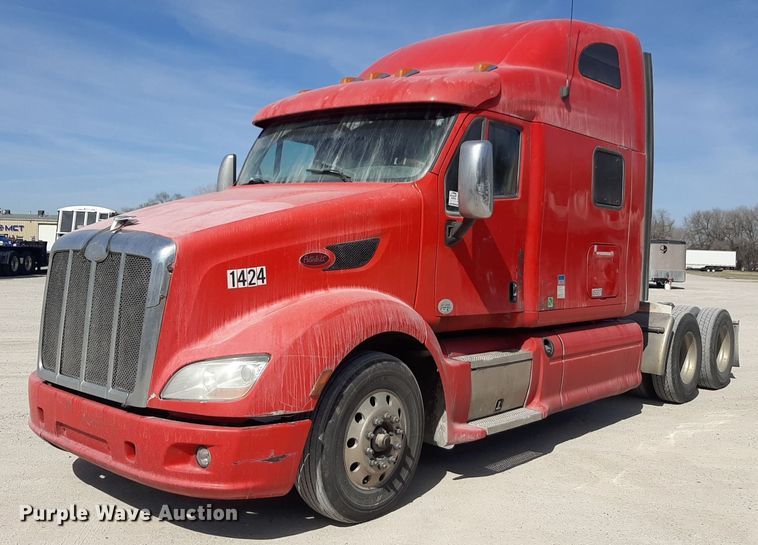 image for item DP2681 2013 Peterbilt 587 semi truck