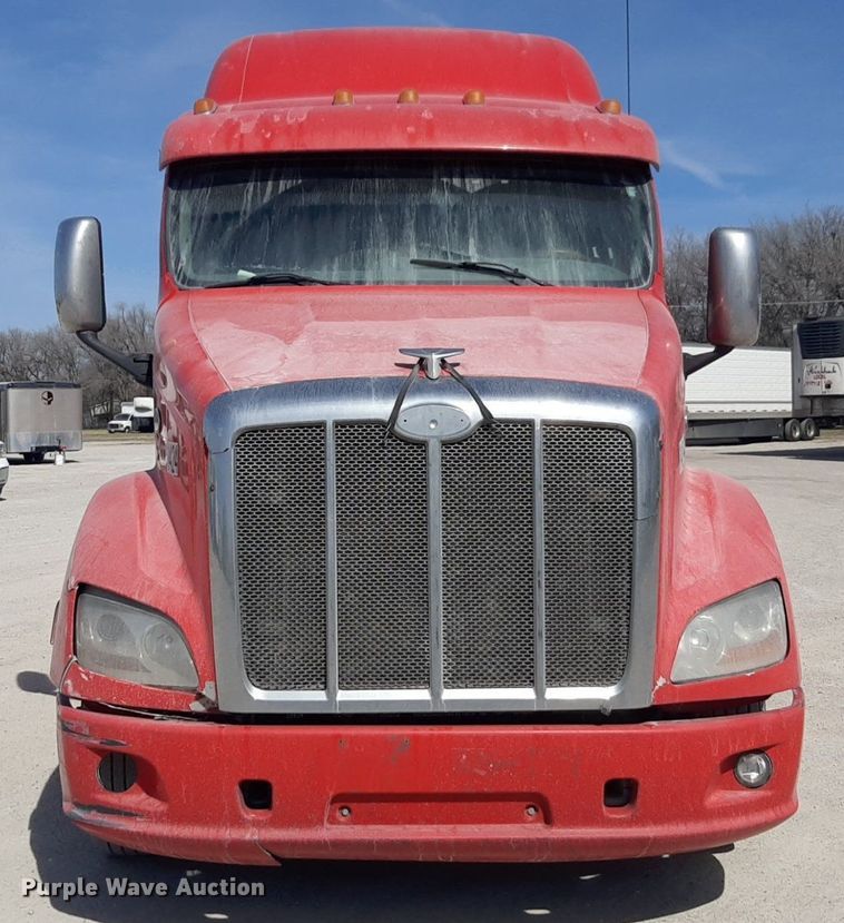 image for item DP2681 2013 Peterbilt 587 semi truck