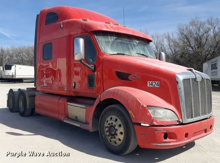image for item DP2681 2013 Peterbilt 587 semi truck
