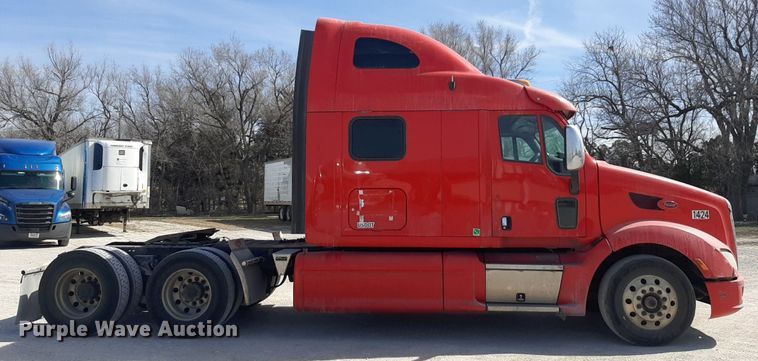 image for item DP2681 2013 Peterbilt 587 semi truck